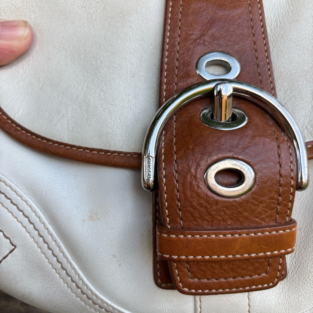Coach Cream and Tan Shoulder Bag - Picture 8 of 12